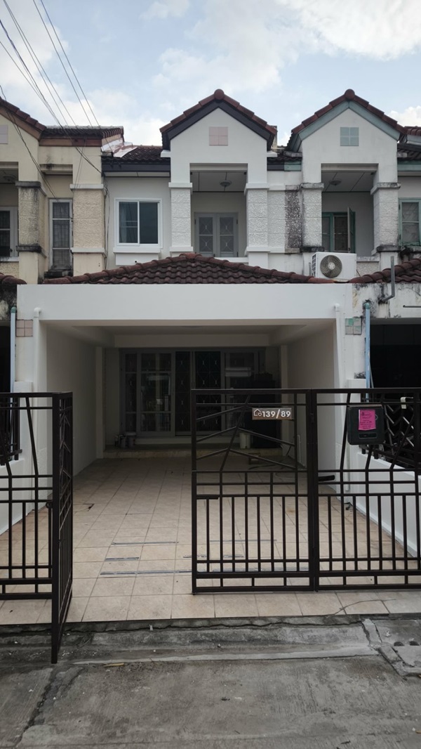 ขายทาวน์เฮ้าส์ 2 ชั้น ฟรีโอน หมู่บ้าน สิรีนเฮ้าส์ วัชรพล รีโนเวทใหม่ พร้อมอยู่ ใกล้ทางด่วนรามอินทรา โทร 086-3744534